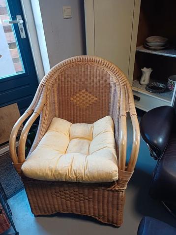 Rieten stoel incl. kussen. beschikbaar voor biedingen