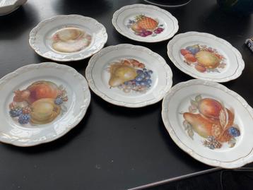 Mooie fruitbordjes , Tsjechoslowakije beschikbaar voor biedingen