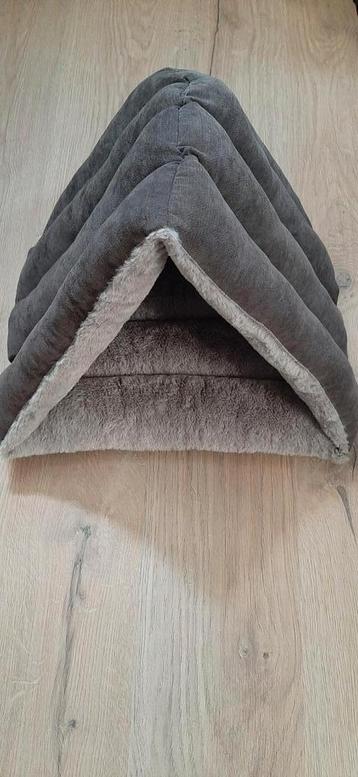 Kattenmand overdekt (nieuw) beschikbaar voor biedingen