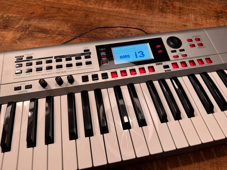 Korg i3 keyboard - Inclusief Originele Doos!, Muziek en Instrumenten, Keyboards, Zo goed als nieuw, 61 toetsen, Korg, Aanslaggevoelig