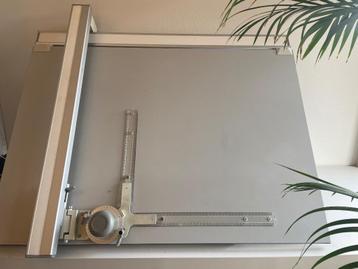 Bureau Tekentafel met Reiss Machine, 700x1000. beschikbaar voor biedingen