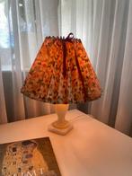 Prachtige vintage marmeren lamp met gebloemde  plisse kap, Ophalen of Verzenden, Zo goed als nieuw, Minder dan 50 cm