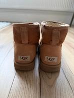 UGG Classic Ultra Mini Chestnut – maat 39 (gedragen), Kleding | Dames, Schoenen, UGG, Bruin, Ophalen of Verzenden, Gedragen