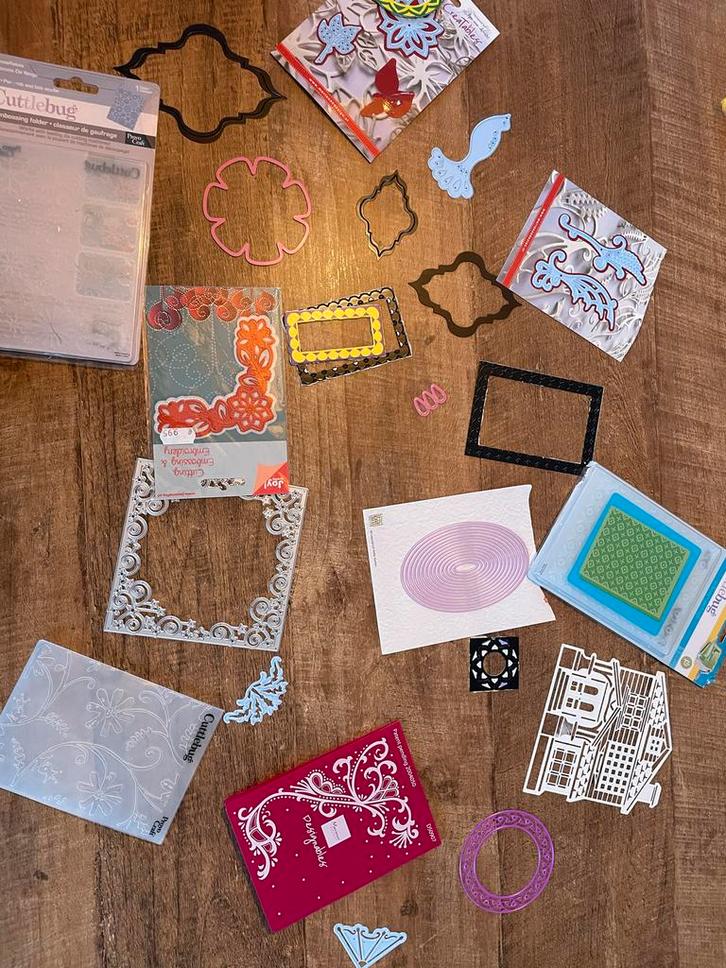 Snijmallen en Embossing Folders, Hobby en Vrije tijd, Knutselen, Gebruikt, Gereedschap of Toebehoren, Ophalen