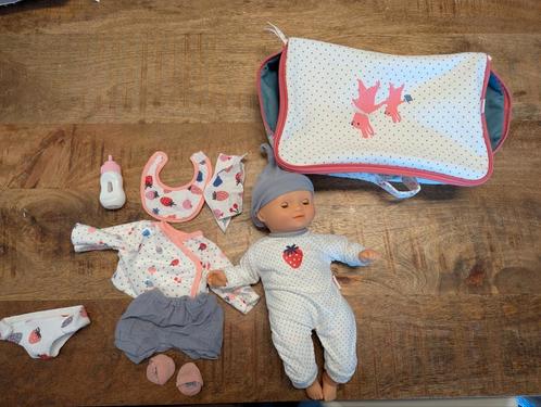 Djeco Pomeo Vanilla Pop en reiskoffer met accesoires, Kinderen en Baby's, Speelgoed | Poppen, Zo goed als nieuw, Babypop, Ophalen of Verzenden
