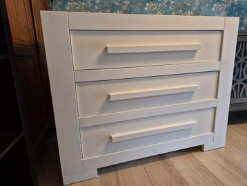 Witte Commode - Stevig met 3 soft close lades beschikbaar voor biedingen