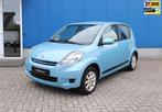 Daihatsu Sirion 2 1.3-16V Prestige automaat, Auto's, Daihatsu, Stof, Gebruikt, 4 cilinders, Blauw