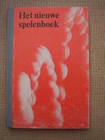 Het nieuwe spelenboek beschikbaar voor biedingen