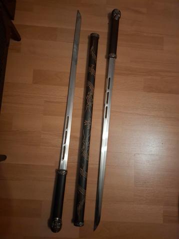 Dubbel ninja zwaard decoratie in wandelstokschede. 18+ beschikbaar voor biedingen