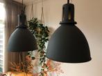 Twee industriële grijze hanglampen, Gebruikt, Ophalen of Verzenden, Industrieel, Metaal