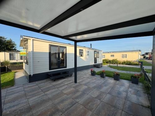 Nieuw chalet met berging circa 40 meter vanaf jachthaven., Caravans en Kamperen, Stacaravans, tot en met 4, Ophalen of Verzenden