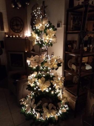 Prachtige kerstpiramide, staal frame, incl. vier kransen beschikbaar voor biedingen