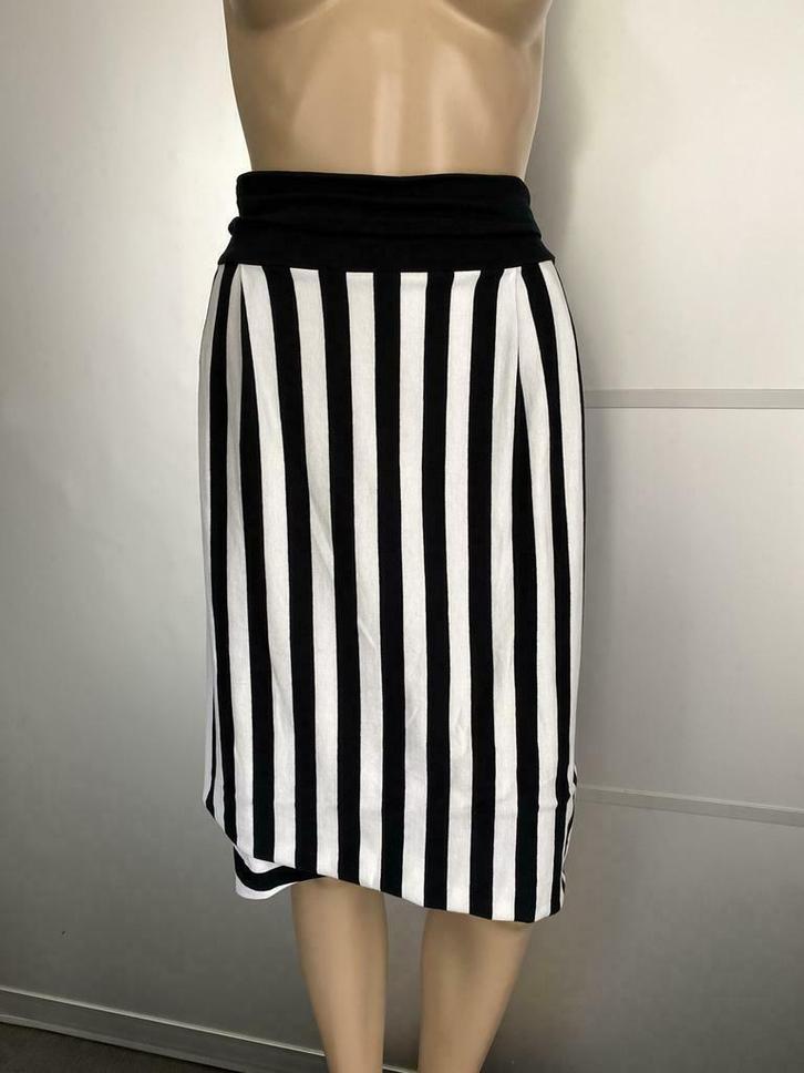 F941 Nieuw: Susskind: maat M=38/40 gevoerde rok wit/zwart, Kleding | Dames, Rokken, Nieuw, Maat 38/40 (M), Wit, Knielengte, Ophalen of Verzenden