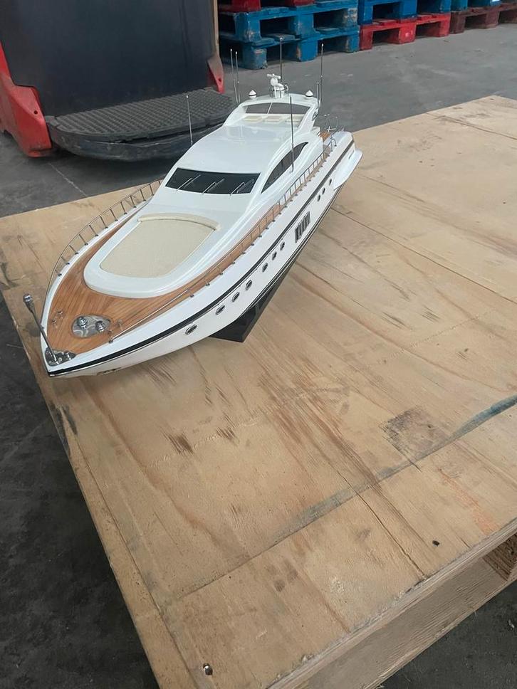 Miniatuur Speedboot Mangusta 108 te koop, Hobby en Vrije tijd, Modelbouw | Auto's en Voertuigen, Gebruikt, Overige typen, 1:50 of kleiner