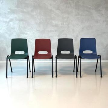 Retro stapelstoelen nieuw kantinestoelen horeca prijs p/stuk beschikbaar voor biedingen
