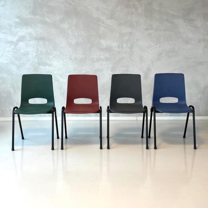 Retro stapelstoelen nieuw kantinestoelen horeca prijs p/stuk, Huis en Inrichting, Stoelen, Nieuw, Vijf, Zes of meer stoelen, Kunststof