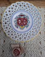 Opengewerkt wandbordje met bloemen, Modra, Slowakije, Ophalen of Verzenden