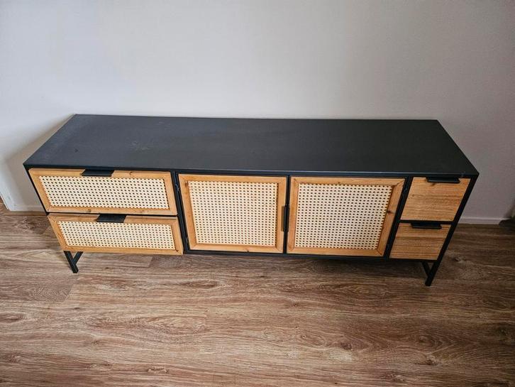 Kave Home TV Meubel dressoir, Huis en Inrichting, Kasten | Dressoirs, Gebruikt, 100 tot 150 cm, 25 tot 50 cm, Met lade(s), Met deur(en)