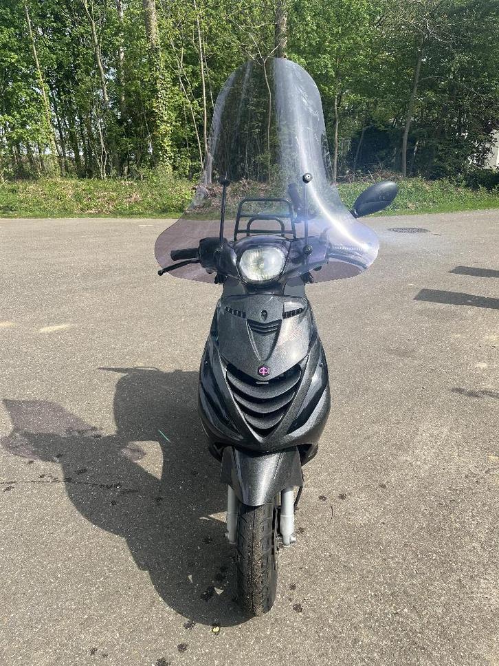 Zip scooter 4 takt 2022 1ste eigenaar!, Fietsen en Brommers, Scooters | Piaggio, Zo goed als nieuw, Zip, Maximaal 45 km/u, Benzine