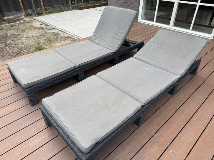 AANGEBODEN: 2x ALLIBERT ligbedden - 4 ligstanden, Tuin en Terras, Ligbedden, Zo goed als nieuw, Ophalen