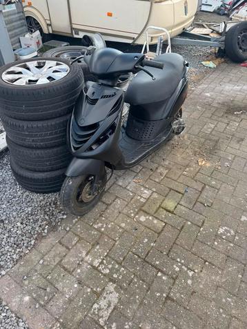 Piaggio zip 125 ac zonder papieren (gat in carter) beschikbaar voor biedingen