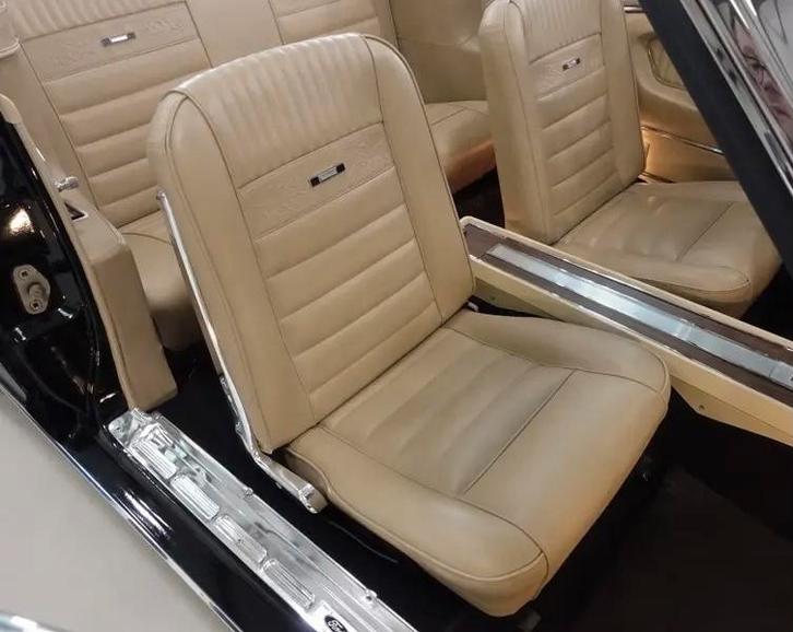 Ford Mustang 1965-66 Parchment Pony Interieur, Auto-onderdelen, Interieur en Bekleding, Ford, Nieuw, Ophalen of Verzenden