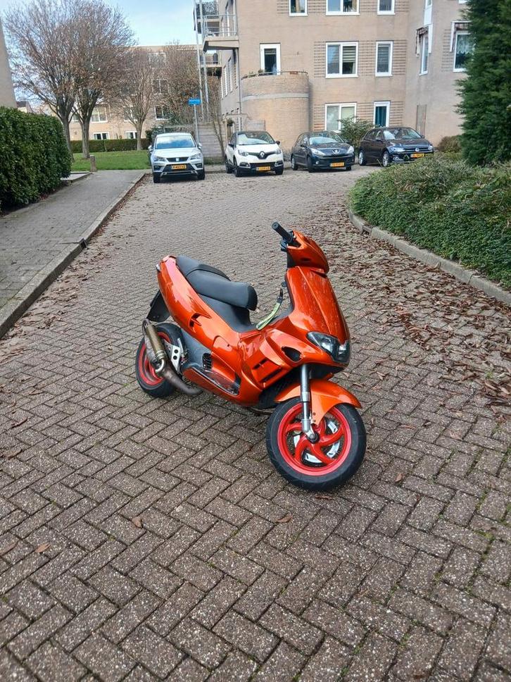 gilera runner 70cc op brom kenteken, Fietsen en Brommers, Scooters | Piaggio, Zo goed als nieuw, Overige modellen, Maximaal 45 km/u