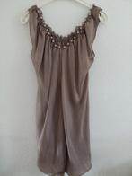 CocktailJurk op de kniel.99cm Zara L taupekleur 1xGedragen., Kleding | Dames, Jurken, Overige kleuren, Zara, Maat 42/44 (L), Nieuw