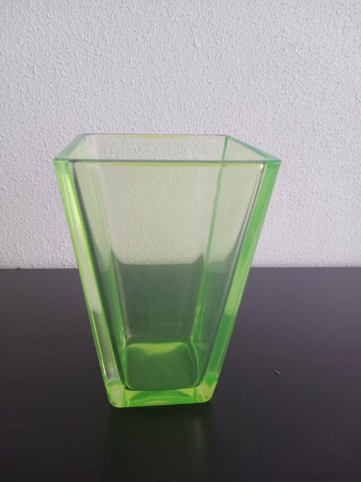 Kristallen vaas annagroen uranium, Antiek en Kunst, Antiek | Glas en Kristal, Ophalen of Verzenden