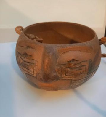 Vintage Zuid-Amerikaanse Pot beschikbaar voor biedingen