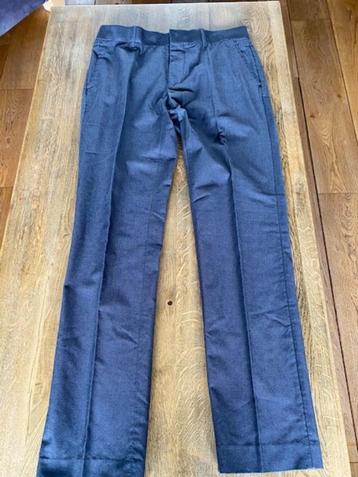 Mooie grijze pantalon, z.g.a.n. beschikbaar voor biedingen