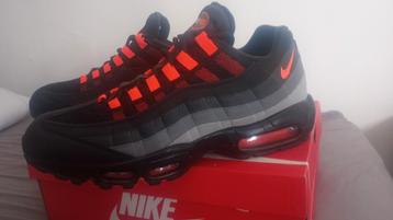 Nike Air Max 95 Black Hyper Crimson Nieuw maat 47 beschikbaar voor biedingen