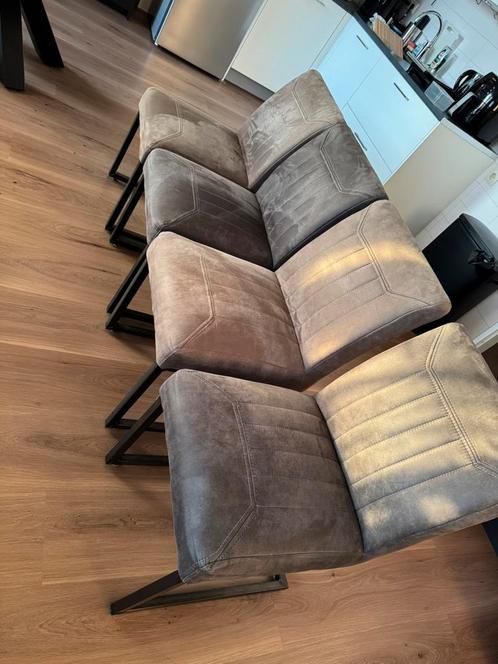 4 eetkamerstoelen in 2 kleuren, Huis en Inrichting, Stoelen, Zo goed als nieuw, Twee, Stof, Grijs, Ophalen