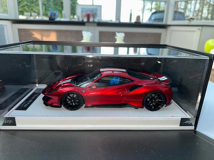 Ivy Ferrari 488 Pista Novitec (Metallic Red), Hobby en Vrije tijd, Modelauto's | 1:18, Zo goed als nieuw, Overige merken, Ophalen of Verzenden