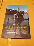 GESIGNEERD Altijd in beweging. Arie Slob. 2011, Boeken, Politiek en Maatschappij, Ophalen of Verzenden, Gelezen, Nederland