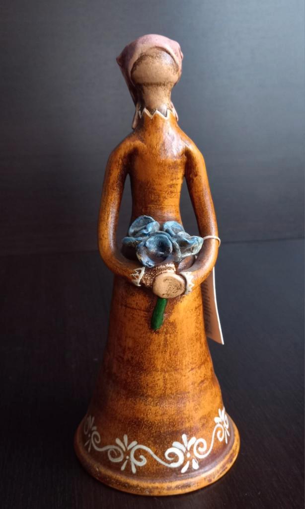 Dominican Handmade Faceless Doll Clay Statue-Red Dress w/Flo, Antiek en Kunst, Antiek | Keramiek en Aardewerk, Ophalen of Verzenden