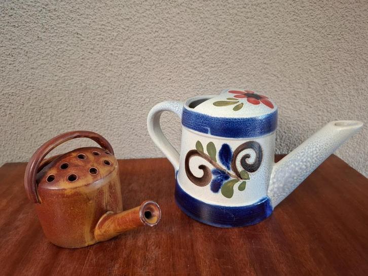 Vintage handbeschilderde llkra gieter + bruine van keramiek, Tuin en Terras, Gieters, Zo goed als nieuw, Overige materialen, Ophalen of Verzenden