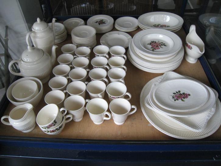 Bonte verzameling Wedgewood 92-delig, Huis en Inrichting, Keuken | Servies, Gebruikt