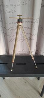 Verstelbare voet voor eumig filmcamera, Ophalen