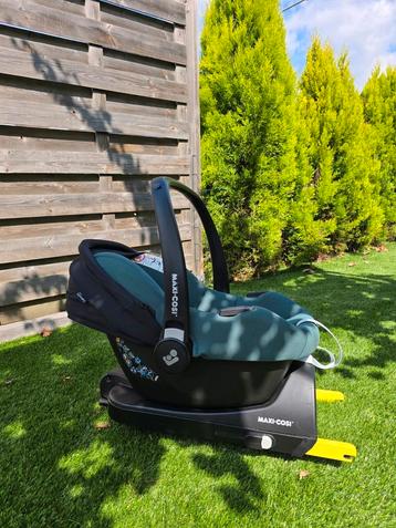 Autostoel Maxi Cosi CabrioFix I-Size met Isofix base beschikbaar voor biedingen
