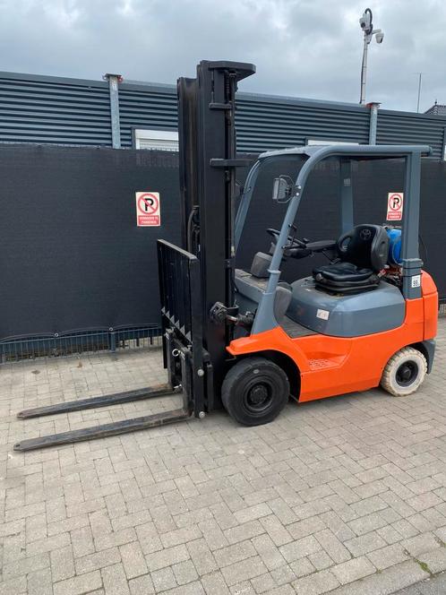 Toyota heftruck 1800kg, sideshift en 3 delige mast, Zakelijke goederen, Machines en Bouw | Heftrucks en Intern transport, Heftruck