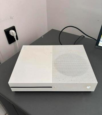 Xbox one S 500GB met controller beschikbaar voor biedingen
