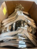 Kleding hanger wit extra dik, Ophalen, Gebruikt, Hout, Volwassenen
