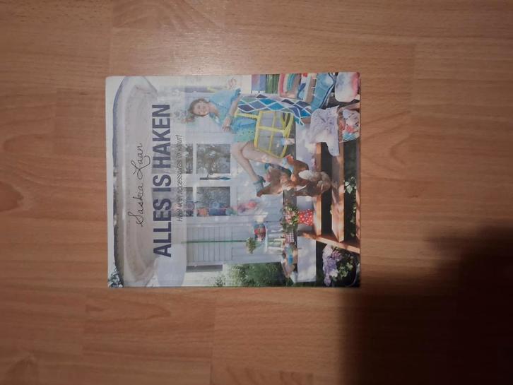 Saskia Laan - Alles is haken, Boeken, Hobby en Vrije tijd, Zo goed als nieuw, Breien en Haken, Ophalen of Verzenden