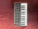 Akai MPK Mini, Muziek en Instrumenten, Midi-apparatuur, Ophalen of Verzenden, Zo goed als nieuw