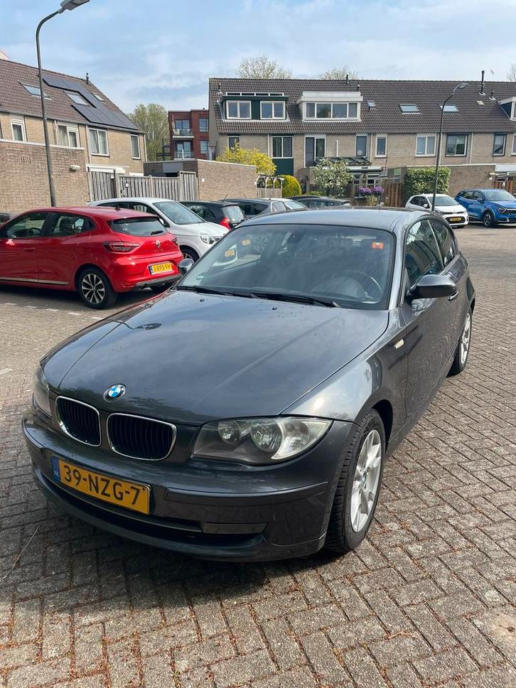 BMW 1-Serie 2.0 118I 3DR AUT 2007 Grijs, Auto's, BMW, Particulier, 1-Serie, Benzine, B, Hatchback, Automaat, Geïmporteerd, Zilver of Grijs