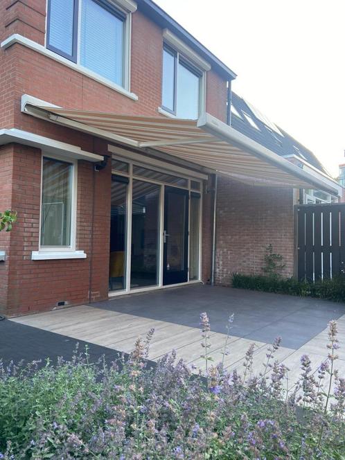 Brustor Elektrisch Zonnescherm - 4,8m breed - Goede staat!, Tuin en Terras, Zonneschermen, Gebruikt, Knikarmscherm, 450 cm of meer