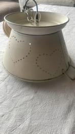 Leuke Hanglamp ( brocante) wit / vergietvorm, Huis en Inrichting, Ophalen, Gebruikt, Metaal, Minder dan 50 cm