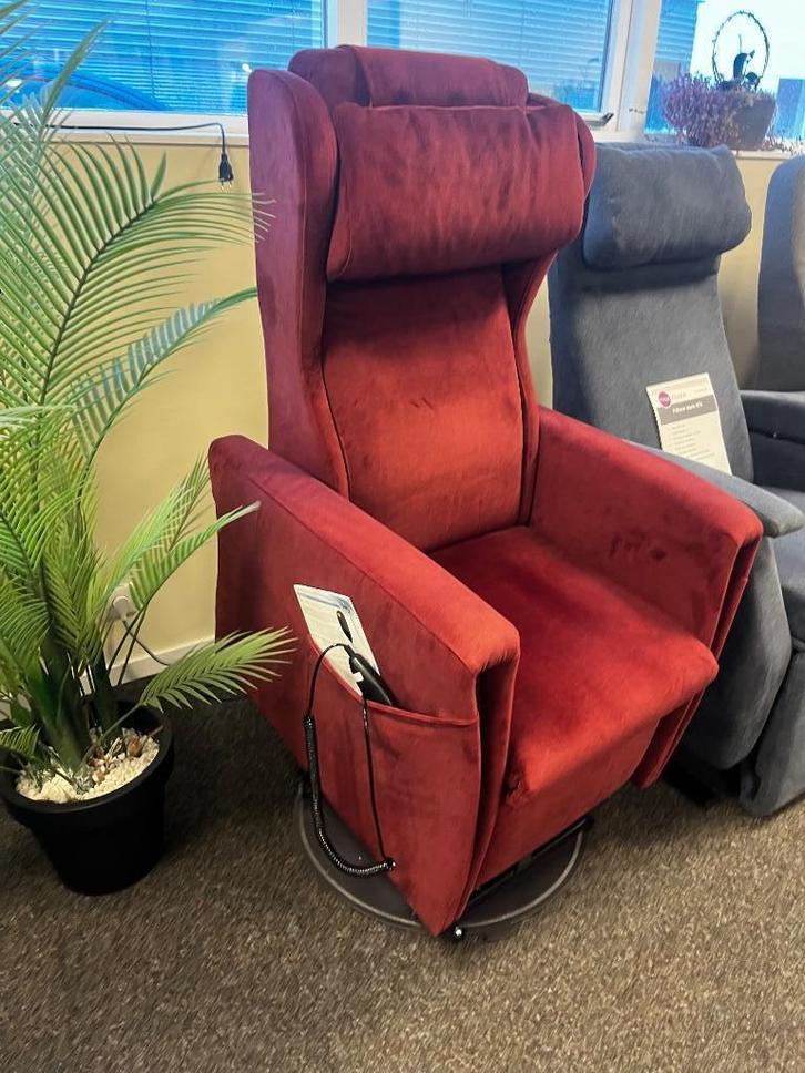 FitForm 582 Elevo sta op stoel met verwarming, Huis en Inrichting, Fauteuils, Gebruikt, Stof, Minder dan 50 cm, Minder dan 75 cm