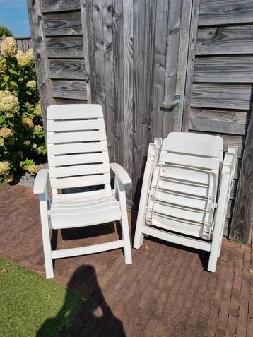 2 Kunststof tuinstoelen van Hartman beschikbaar voor biedingen